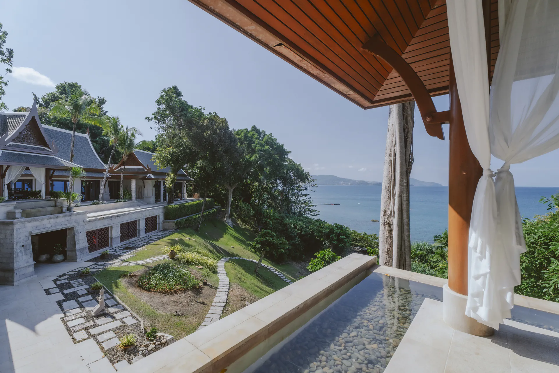 Grand 8-Bedroom Oceanfront Villas For Rent with Private Cinema in Elite ...