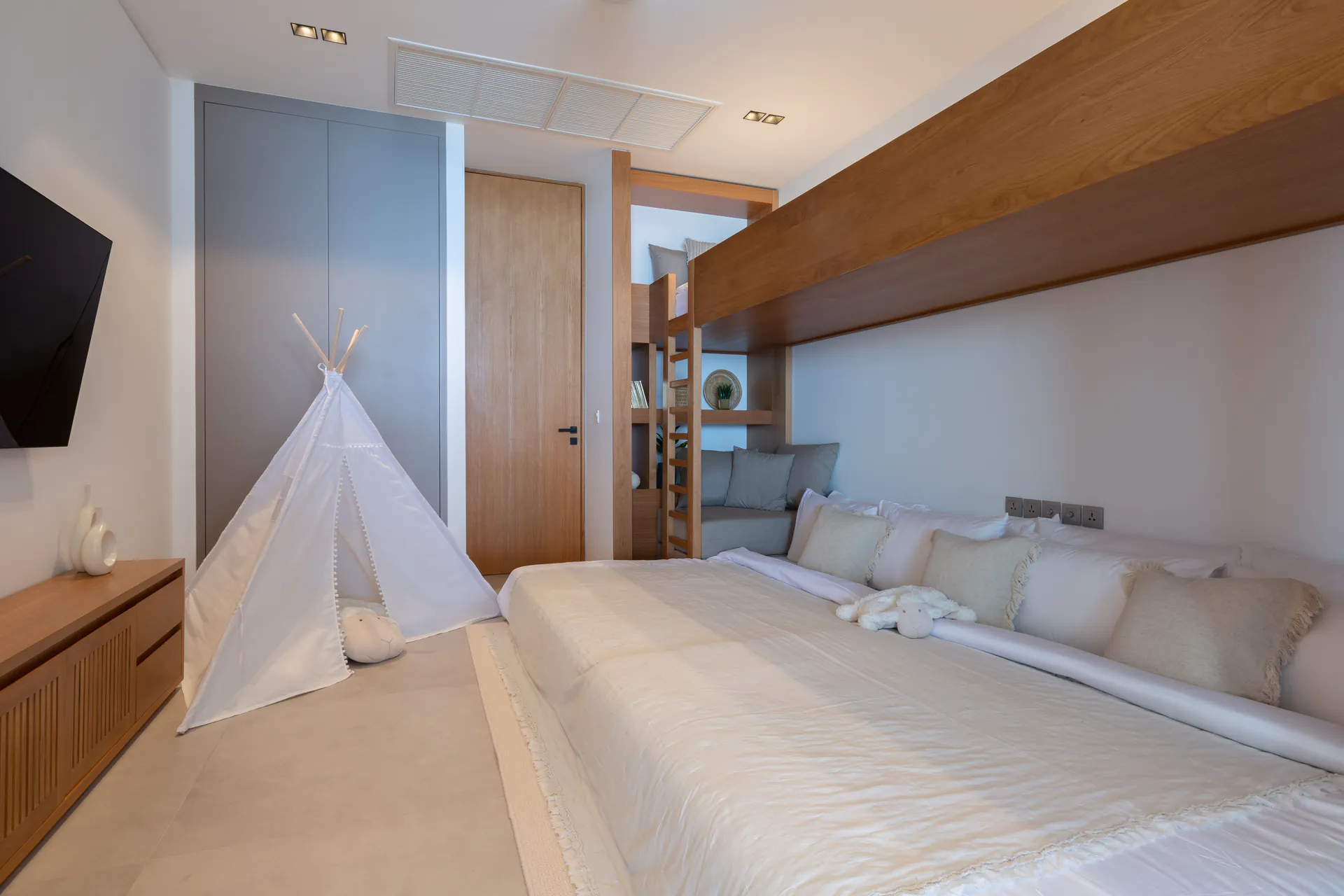 LUXURY 9-BEDROOM STAFFED VILLAS FOR LARGE GROUPS IN THAILAND, KOH SAMUI - Choeng Mon, Ko Samui, Thailand