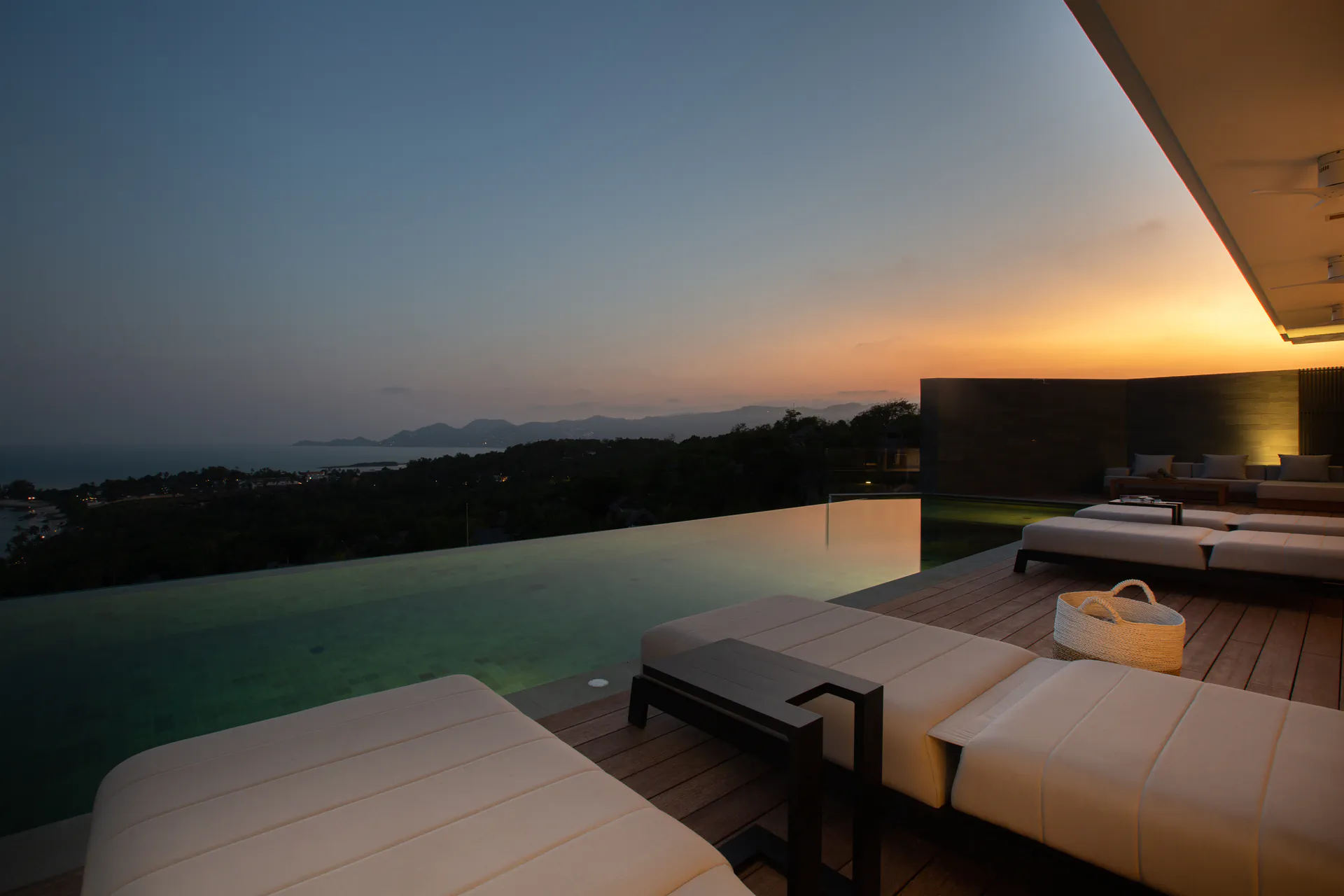 LUXURY 9-BEDROOM STAFFED VILLAS FOR LARGE GROUPS IN THAILAND, KOH SAMUI - Choeng Mon, Ko Samui, Thailand