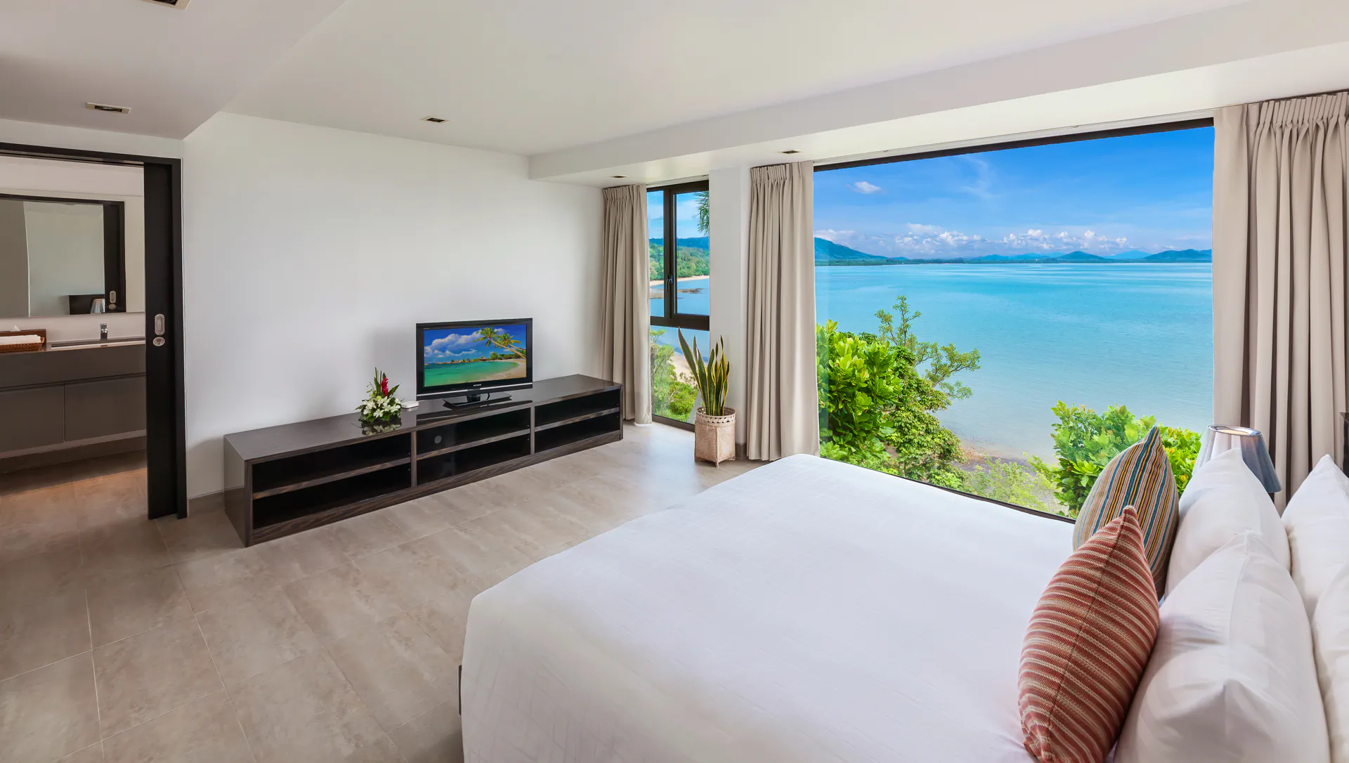 OCEANFRONT 6-BEDROOM POOL VILLA - Pa Khlok, Phuket, Thailand