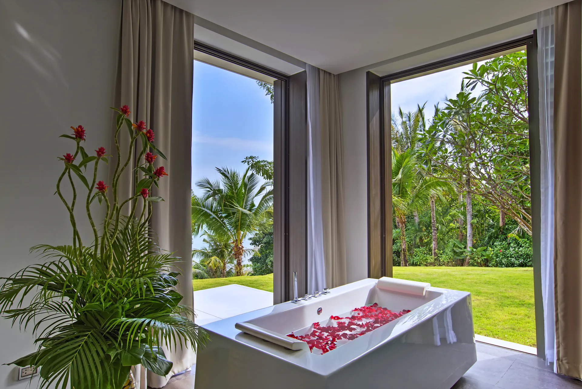 OCEANFRONT 6-BEDROOM POOL VILLA - Pa Khlok, Phuket, Thailand