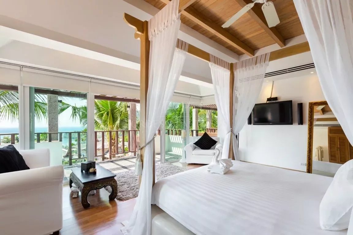 AN OUTSTANDING 8-BEDROOM VILLA - Patong, Phuket, Thailand