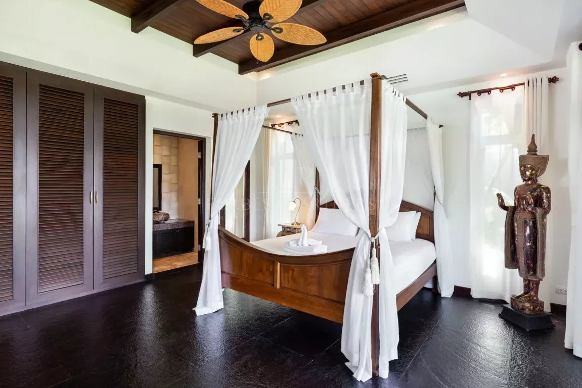 AN OUTSTANDING 8-BEDROOM VILLA - Patong, Phuket, Thailand