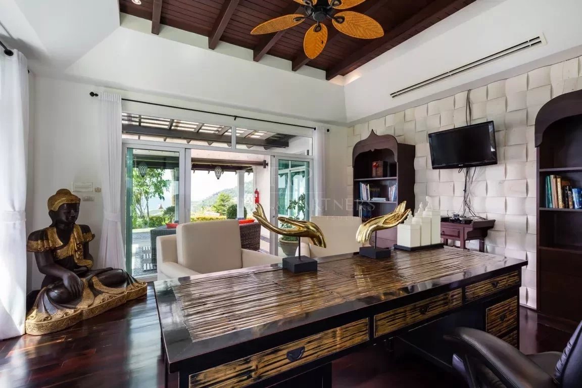 AN OUTSTANDING 8-BEDROOM VILLA - Patong, Phuket, Thailand