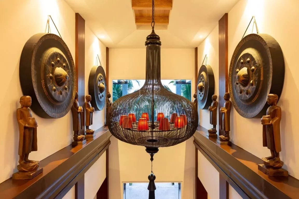 AN OUTSTANDING 8-BEDROOM VILLA - Patong, Phuket, Thailand