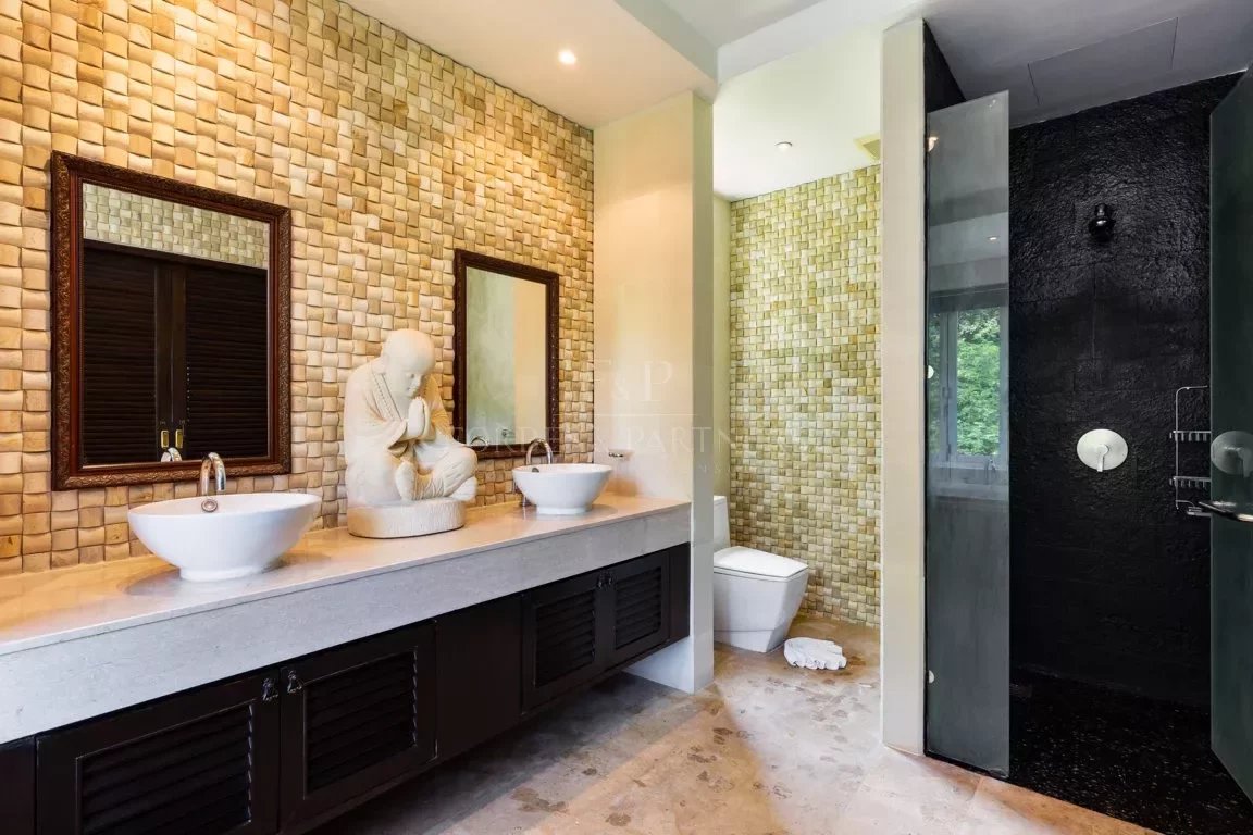 AN OUTSTANDING 8-BEDROOM VILLA - Patong, Phuket, Thailand