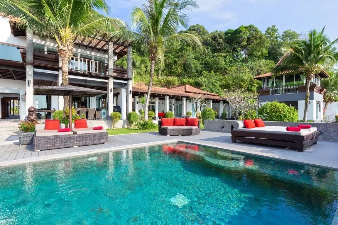 AN OUTSTANDING 8-BEDROOM VILLA - Patong, Phuket, Thailand