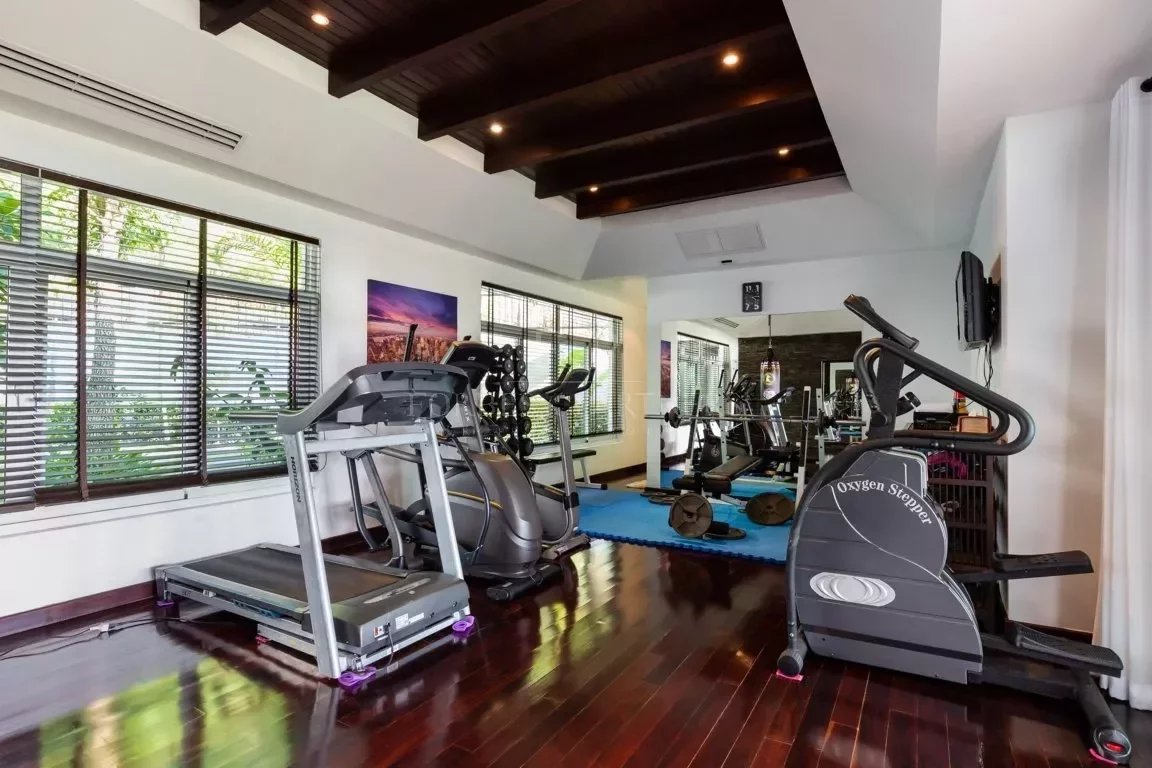 AN OUTSTANDING 8-BEDROOM VILLA - Patong, Phuket, Thailand