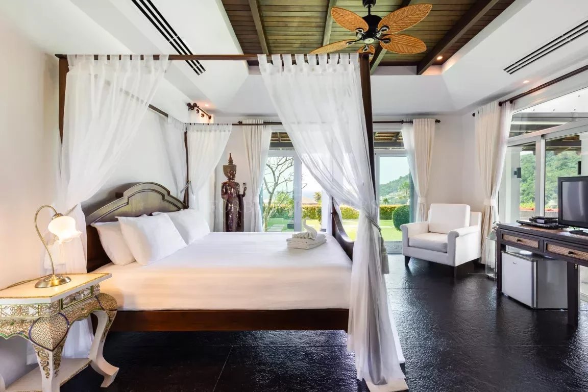 AN OUTSTANDING 8-BEDROOM VILLA - Patong, Phuket, Thailand