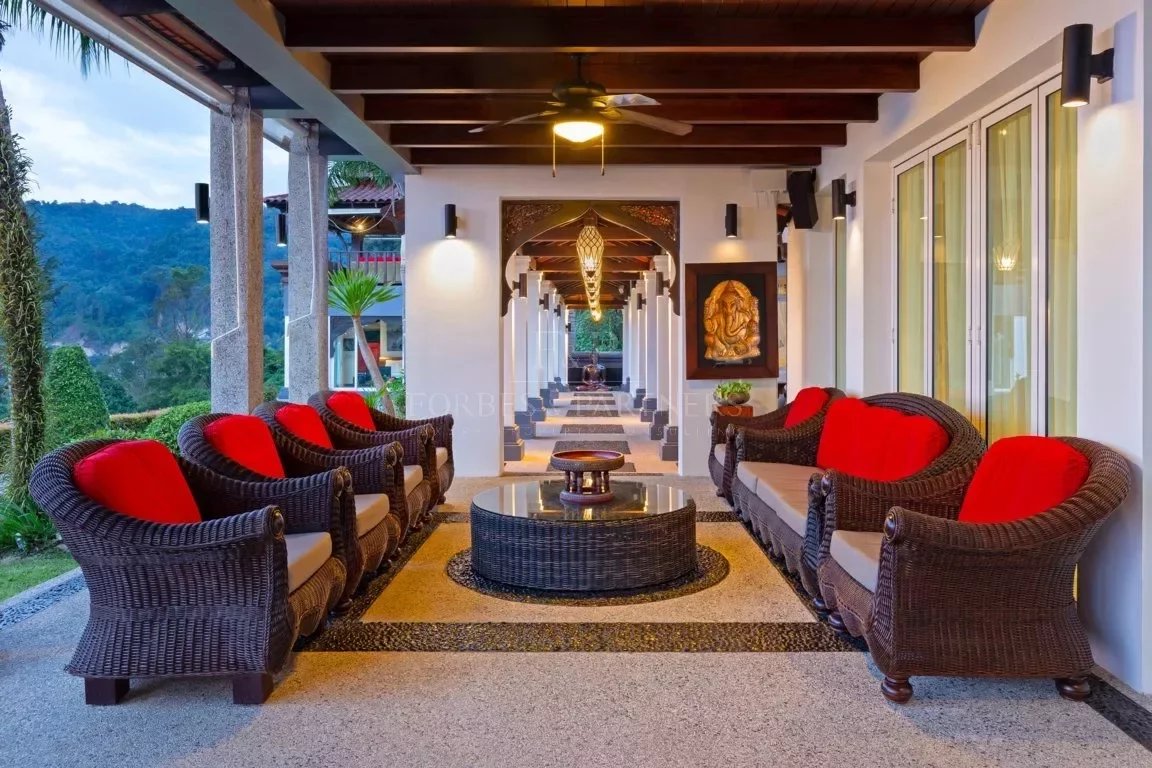 AN OUTSTANDING 8-BEDROOM VILLA - Patong, Phuket, Thailand