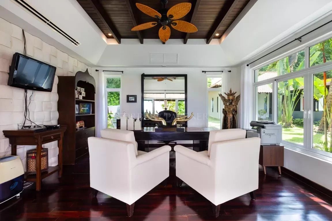 AN OUTSTANDING 8-BEDROOM VILLA - Patong, Phuket, Thailand