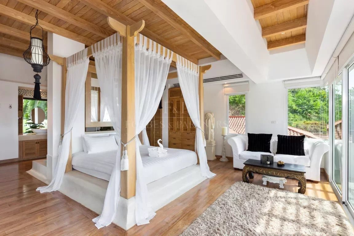 AN OUTSTANDING 8-BEDROOM VILLA - Patong, Phuket, Thailand