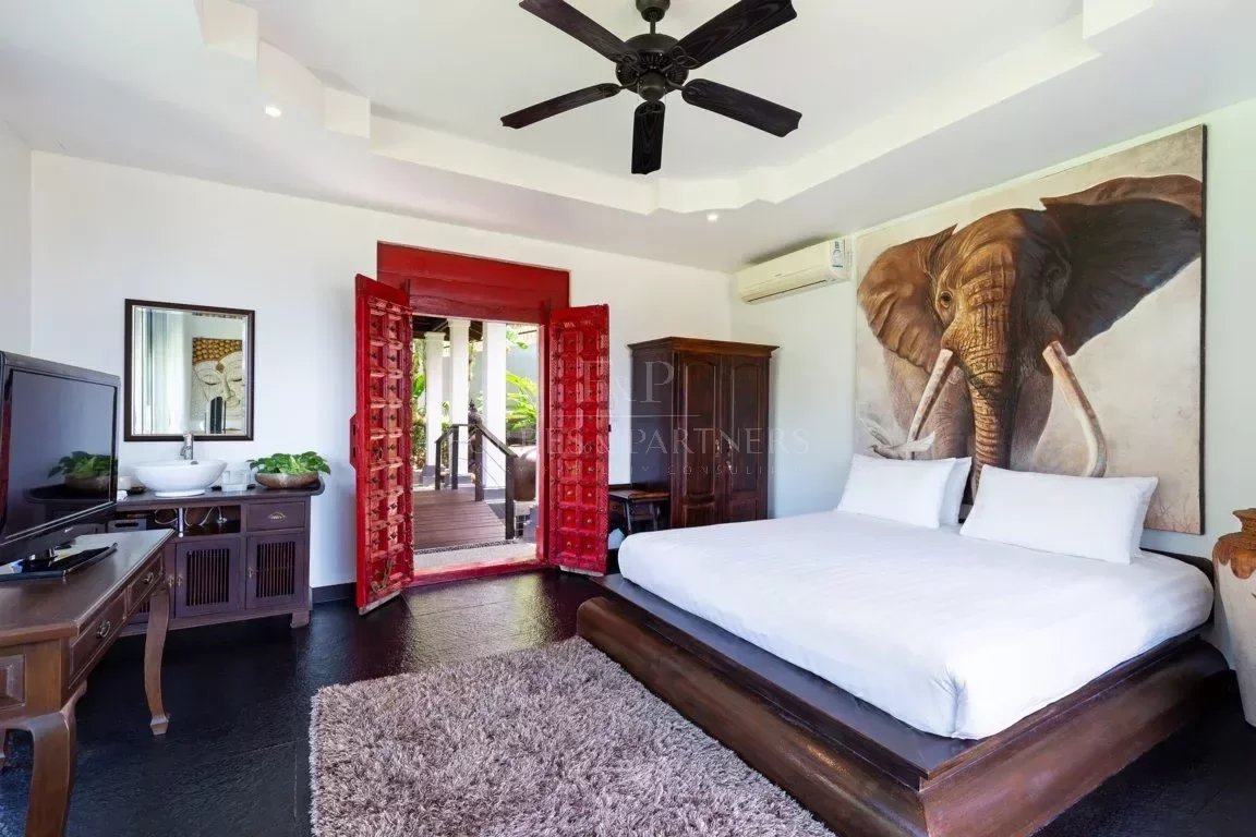 AN OUTSTANDING 8-BEDROOM VILLA - Patong, Phuket, Thailand