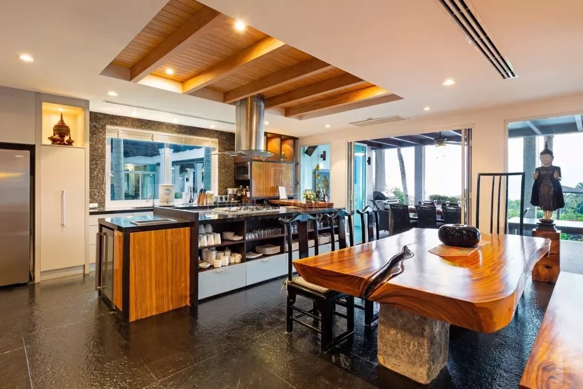 AN OUTSTANDING 8-BEDROOM VILLA - Patong, Phuket, Thailand