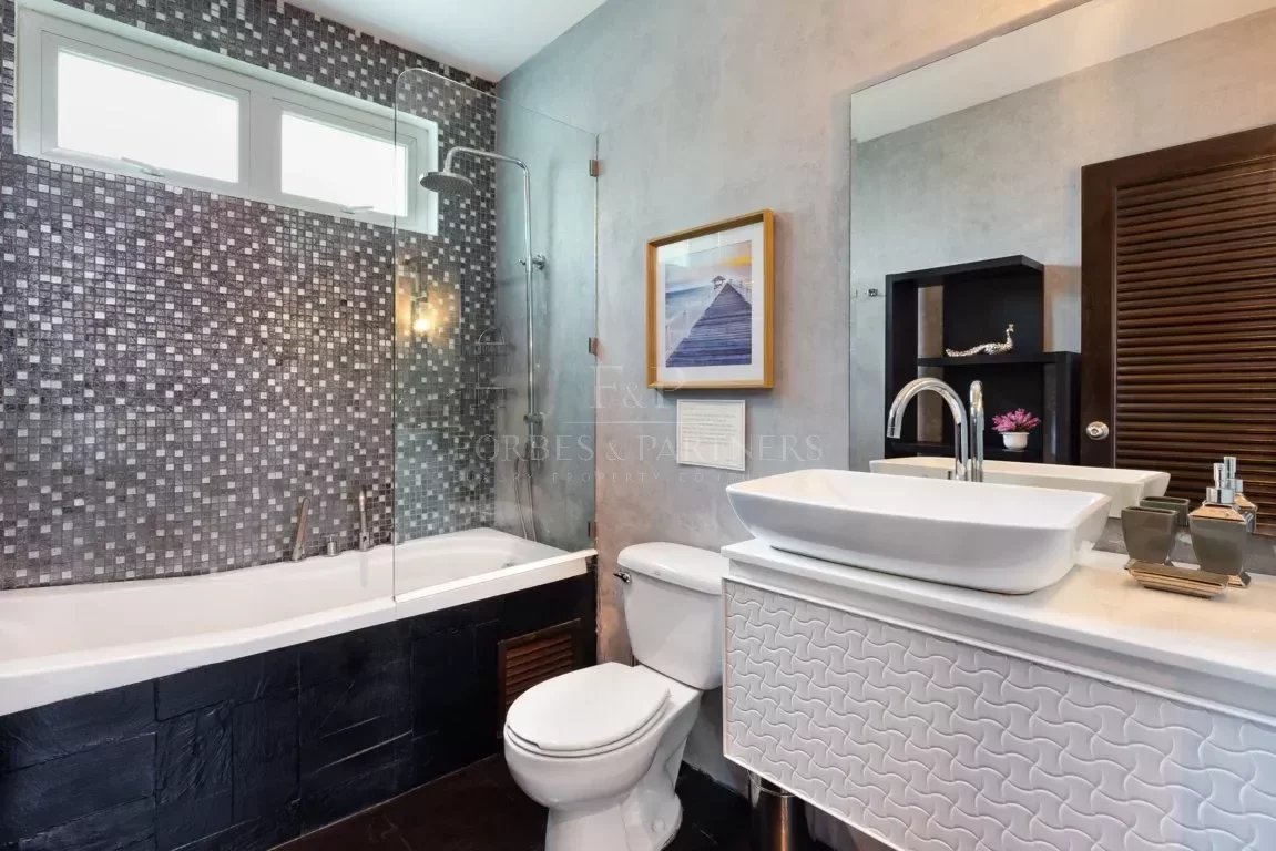 AN OUTSTANDING 8-BEDROOM VILLA - Patong, Phuket, Thailand