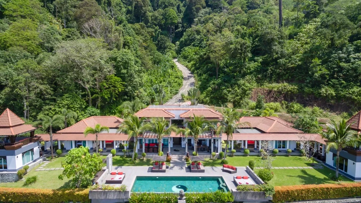 AN OUTSTANDING 8-BEDROOM VILLA - Patong, Phuket, Thailand