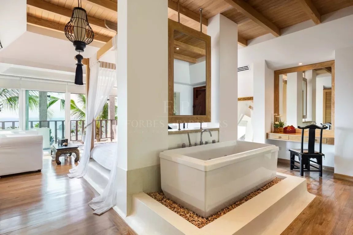 AN OUTSTANDING 8-BEDROOM VILLA - Patong, Phuket, Thailand