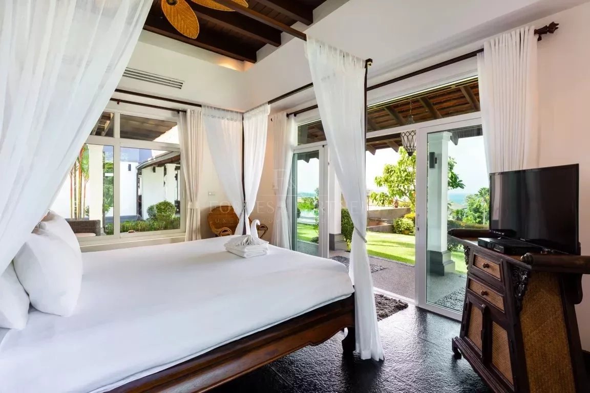 AN OUTSTANDING 8-BEDROOM VILLA - Patong, Phuket, Thailand
