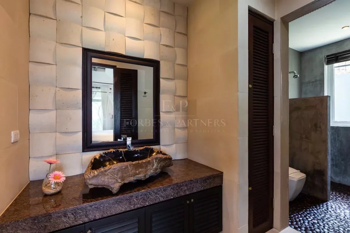 AN OUTSTANDING 8-BEDROOM VILLA - Patong, Phuket, Thailand