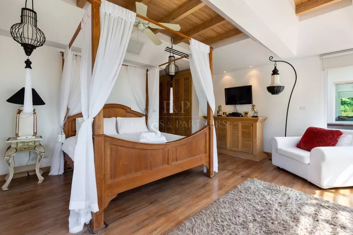 AN OUTSTANDING 8-BEDROOM VILLA - Patong, Phuket, Thailand