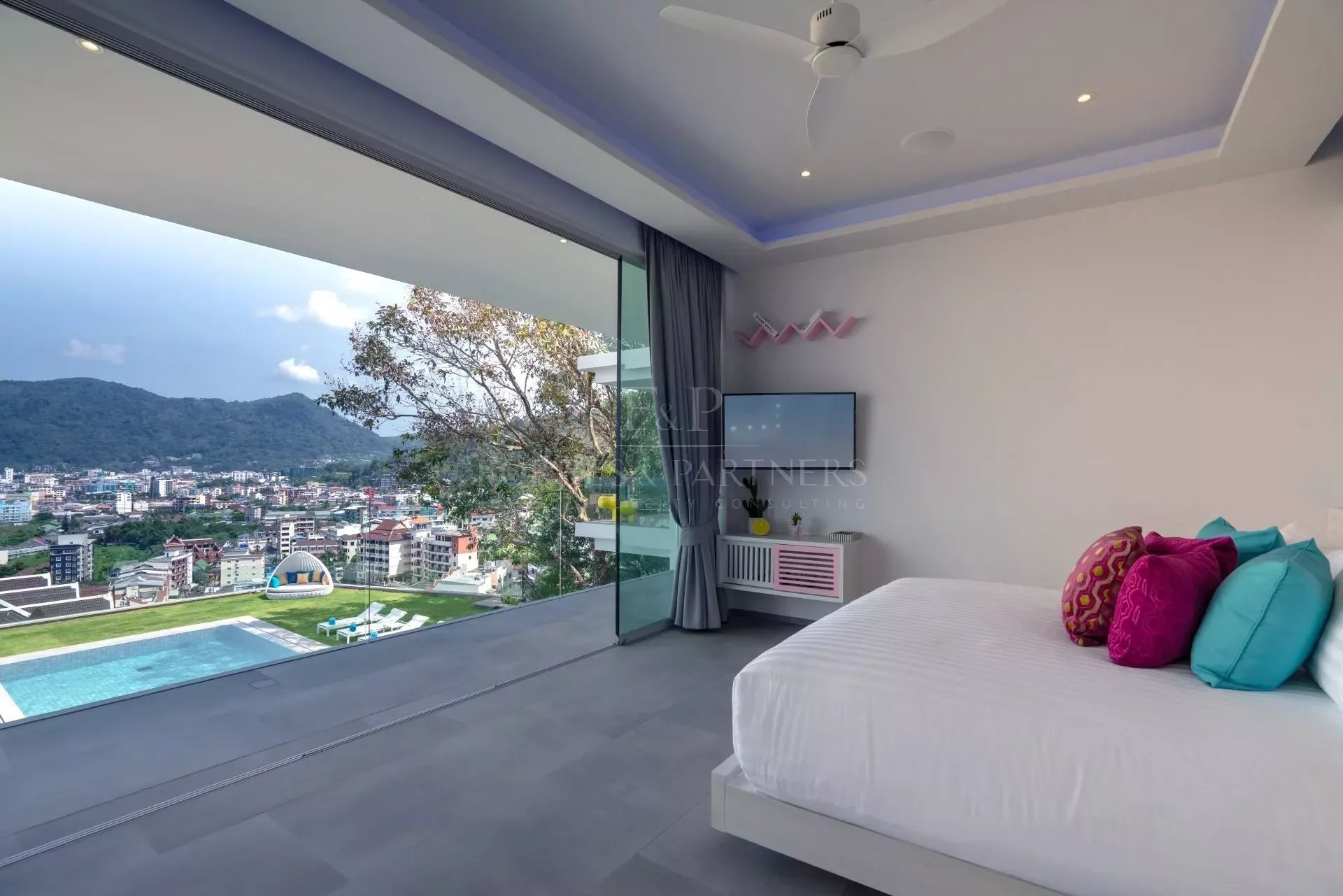 VILLA ENJOY - Patong, Phuket, Thailand