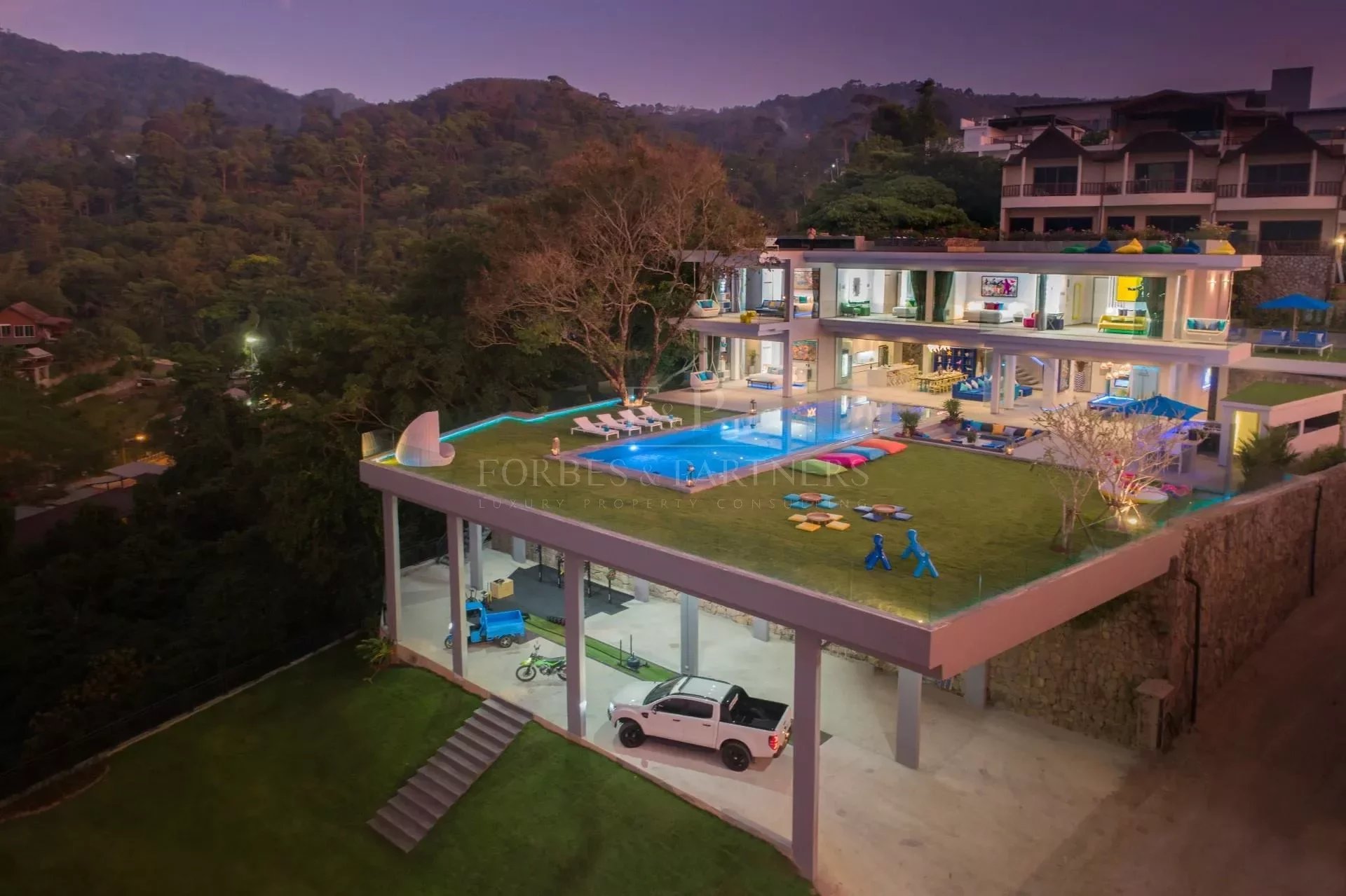 VILLA ENJOY - Patong, Phuket, Thailand
