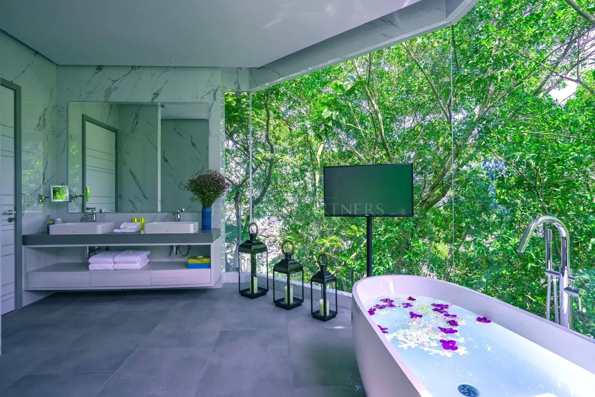 VILLA ENJOY - Patong, Phuket, Thailand