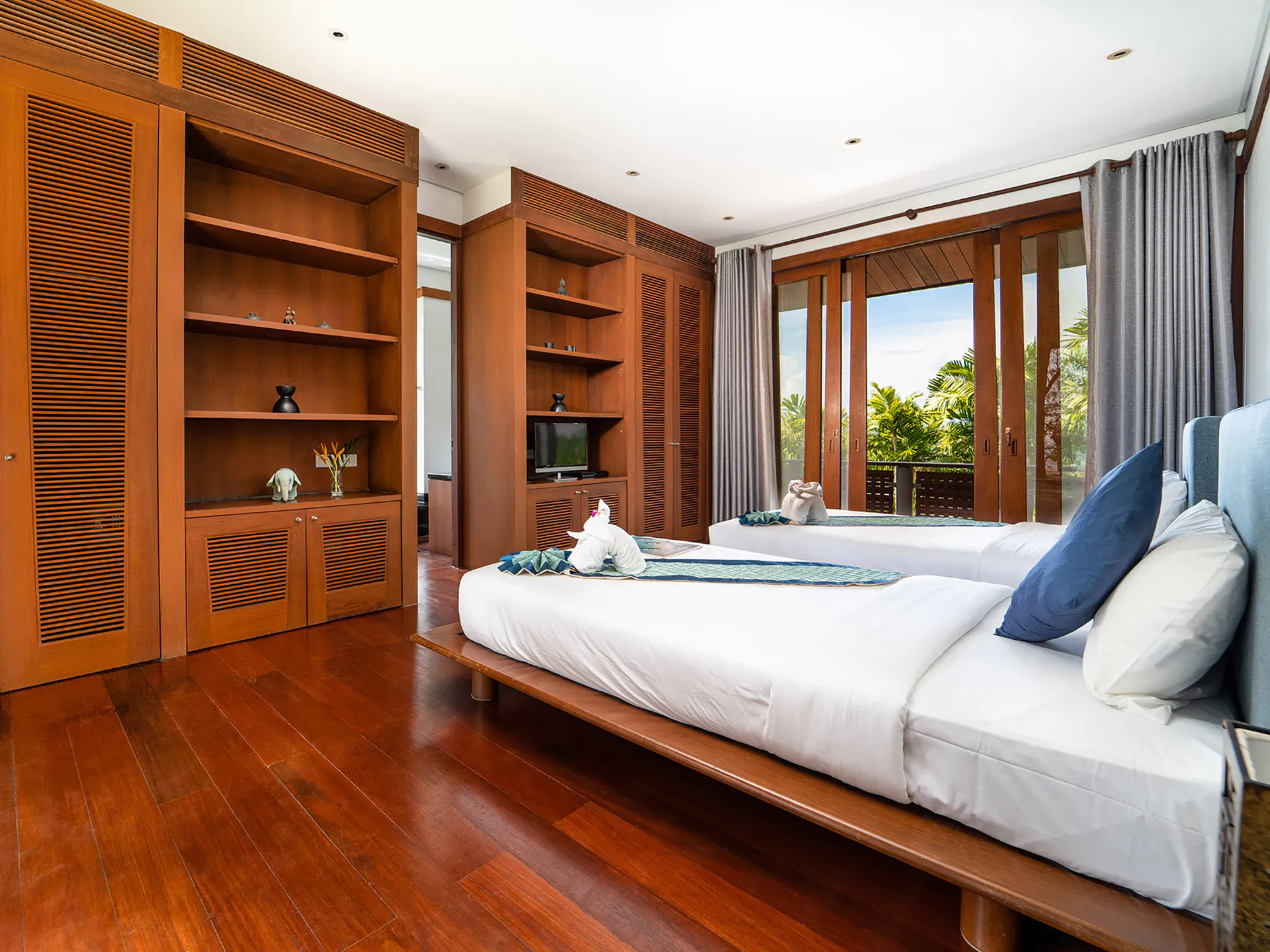 6-Bedroom Oceanfront Luxury Villa with Infinity Pool in Kamala, Phuket - Kamala, Phuket, Thailand