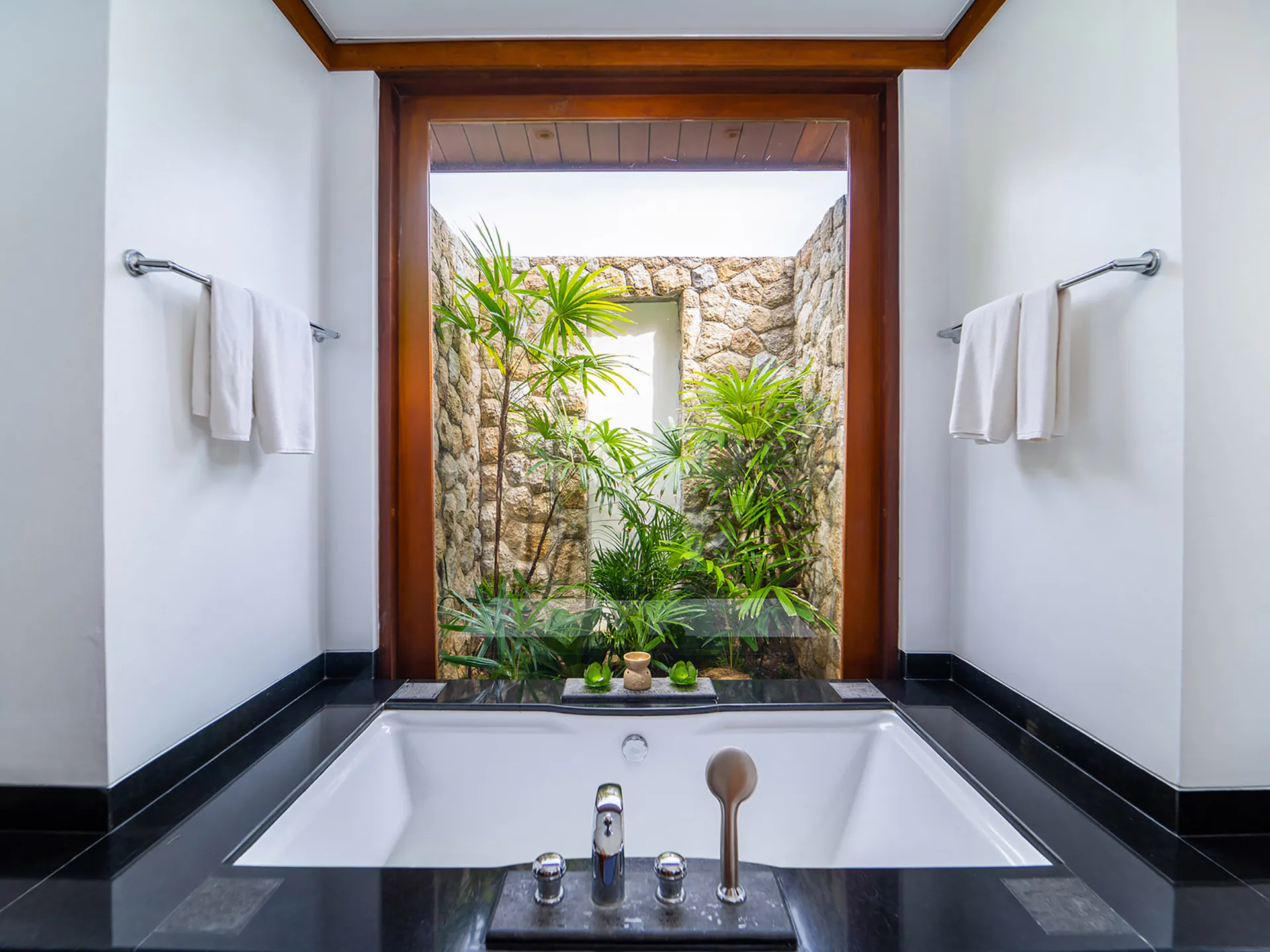 6-Bedroom Oceanfront Luxury Villa with Infinity Pool in Kamala, Phuket - Kamala, Phuket, Thailand