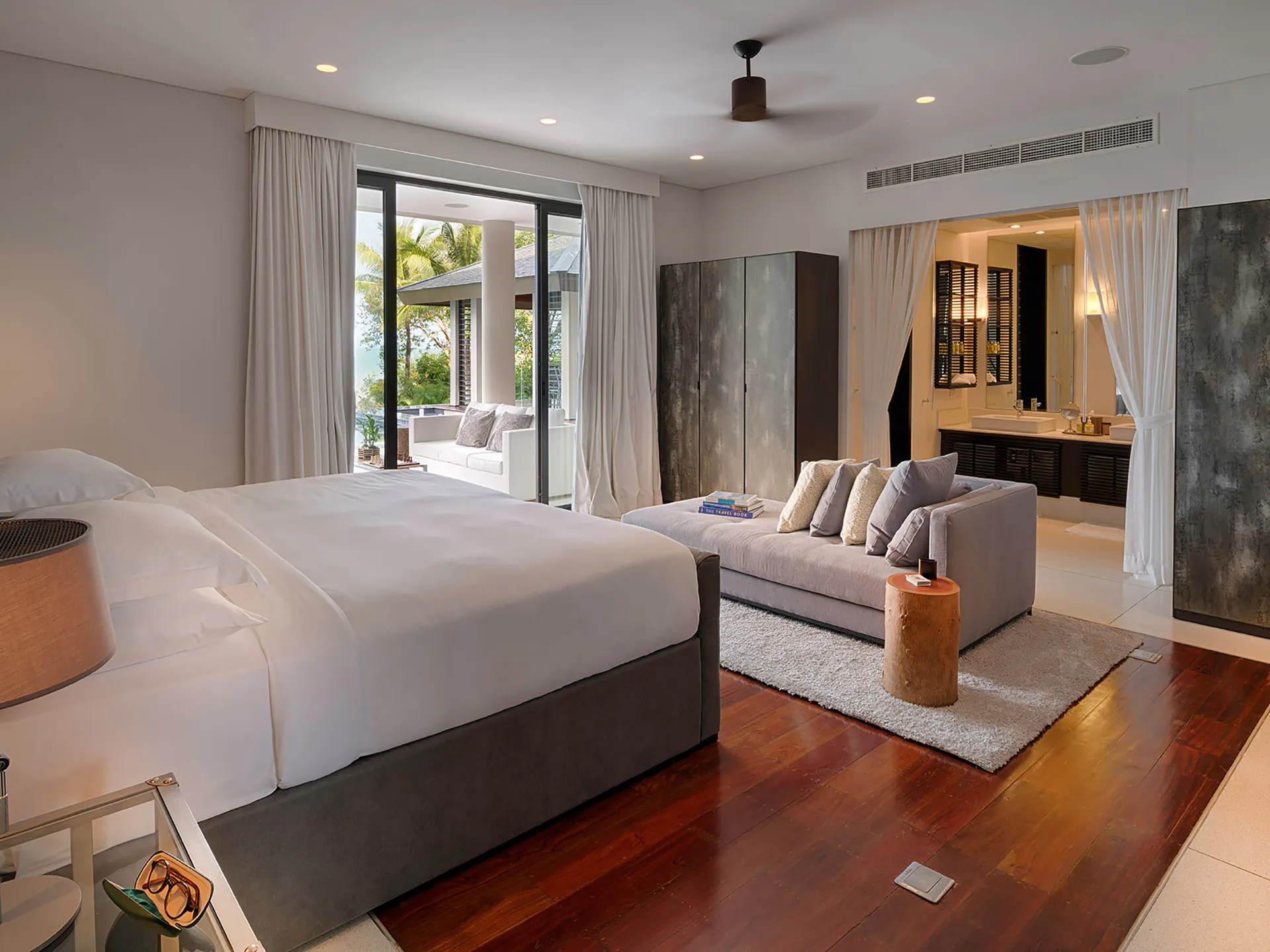 ENCHANTING 4-BEDROOM BEACHFRONT VILLA - Pa Khlok, Phuket, Thailand