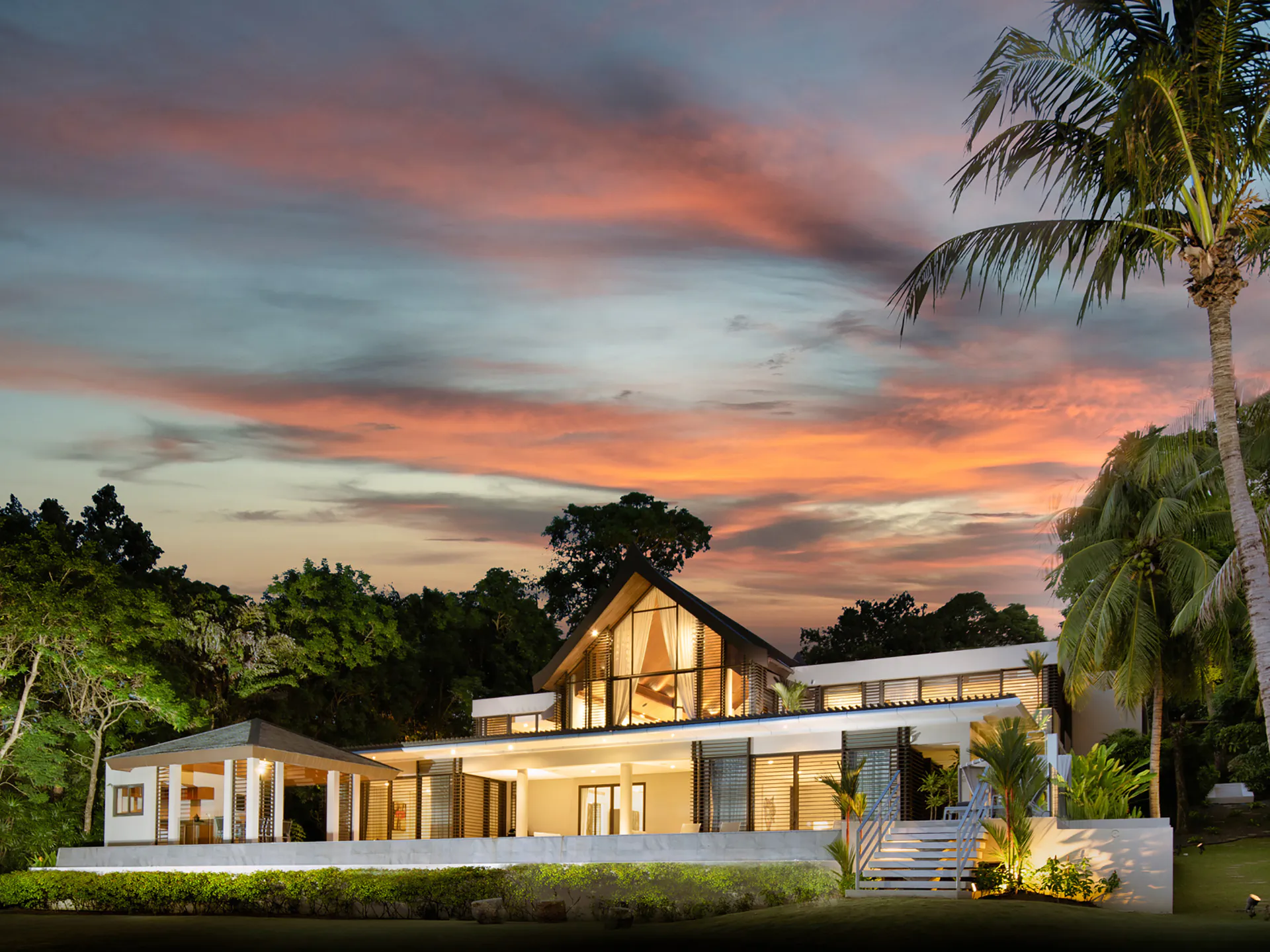 ENCHANTING 4-BEDROOM BEACHFRONT VILLA - Pa Khlok, Phuket, Thailand