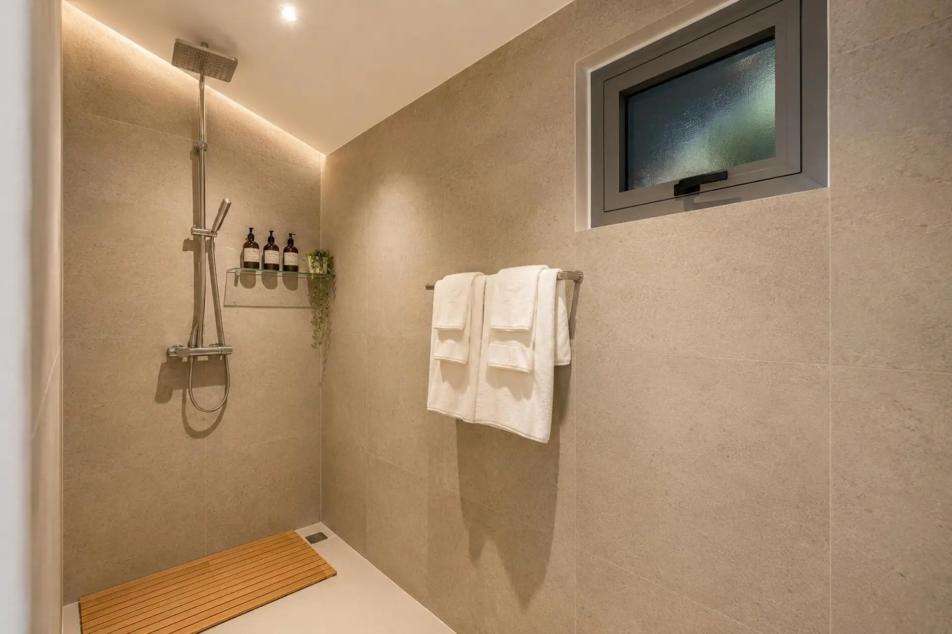 Family Beach Villa For Rent in Koh Samui, 4 Bedrooms with 2 Kids’ Bedrooms, Pool, Mini Golf and Fitness Room - Nathon, Ko Samui, Thailand