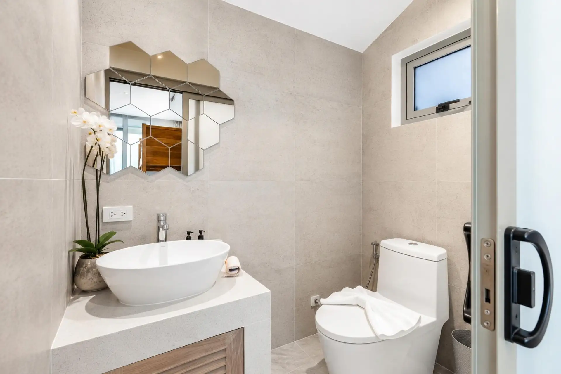 Family Beach Villa For Rent in Koh Samui, 4 Bedrooms with 2 Kids’ Bedrooms, Pool, Mini Golf and Fitness Room - Nathon, Ko Samui, Thailand