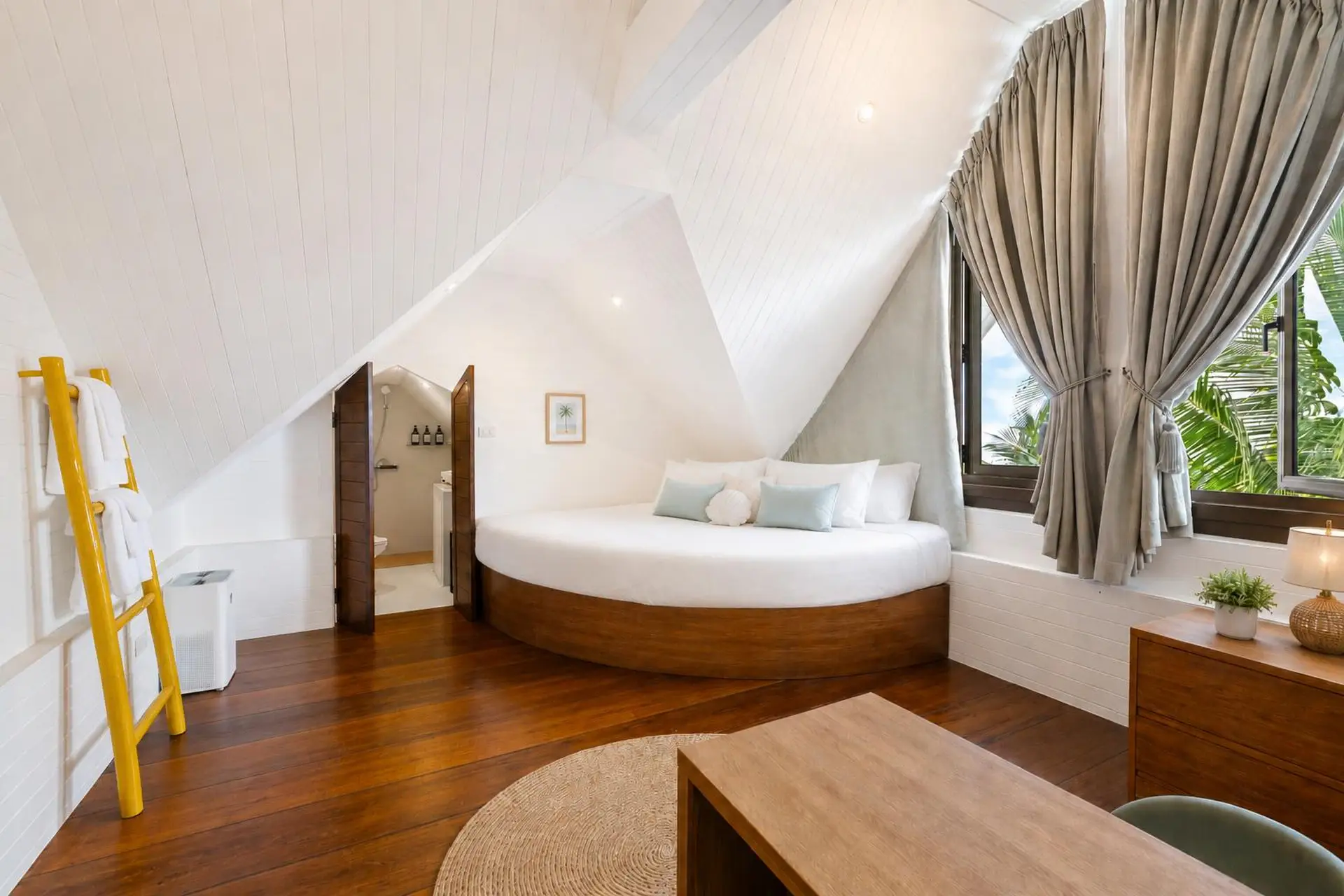 Family Beach Villa For Rent in Koh Samui, 4 Bedrooms with 2 Kids’ Bedrooms, Pool, Mini Golf and Fitness Room - Nathon, Ko Samui, Thailand