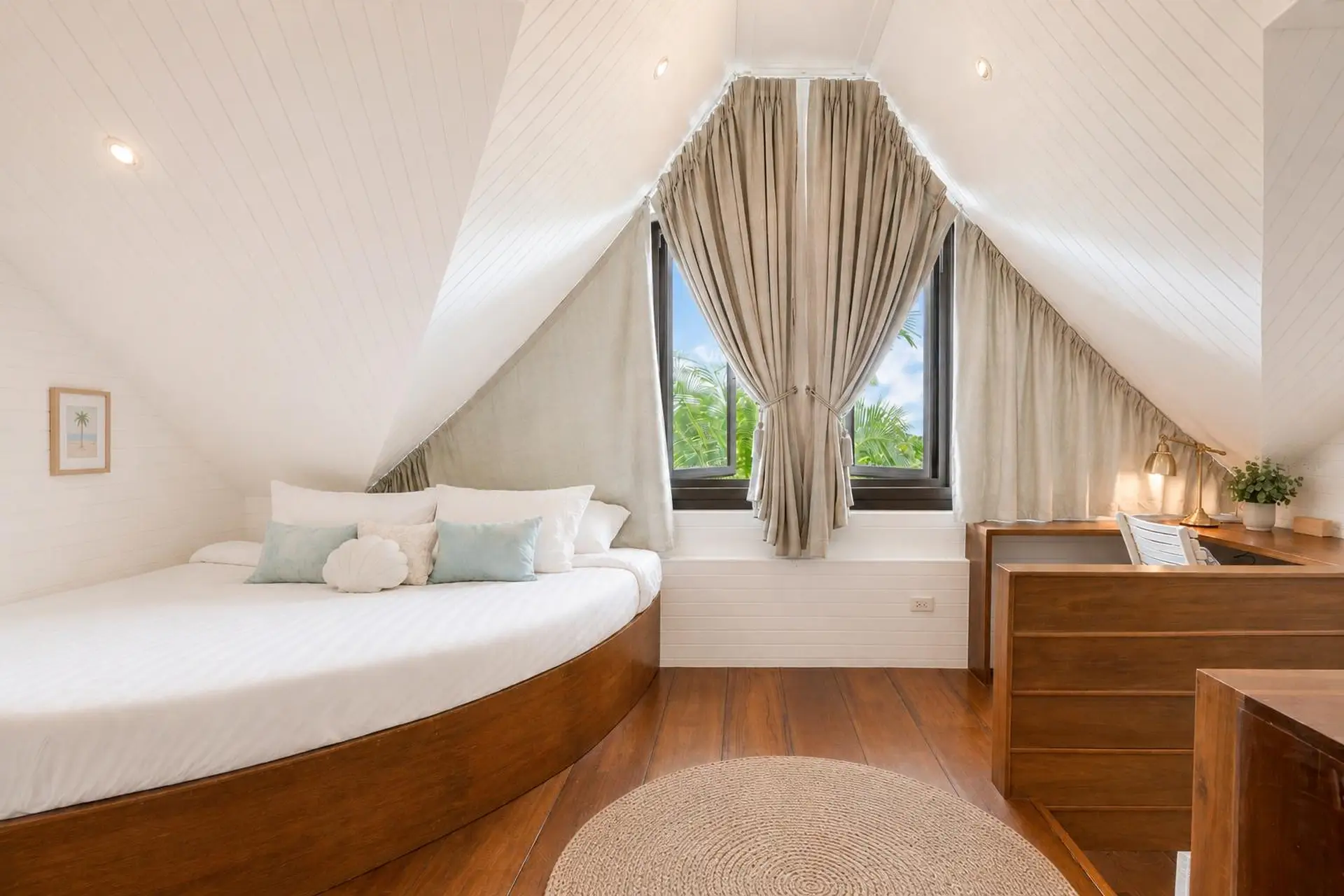 Family Beach Villa For Rent in Koh Samui, 4 Bedrooms with 2 Kids’ Bedrooms, Pool, Mini Golf and Fitness Room - Nathon, Ko Samui, Thailand