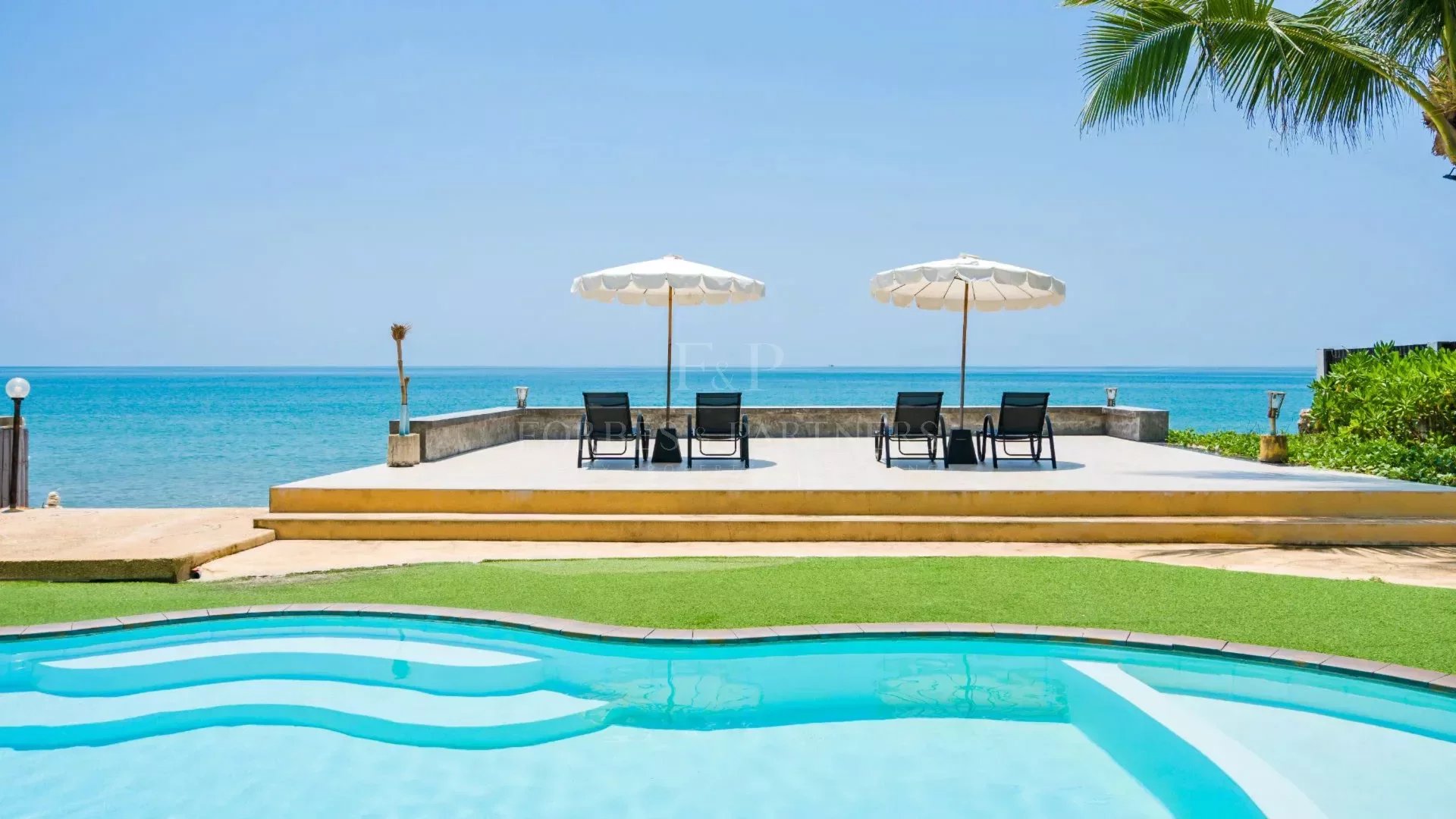 BEACH FRONT HOTEL - Forbes & Partners