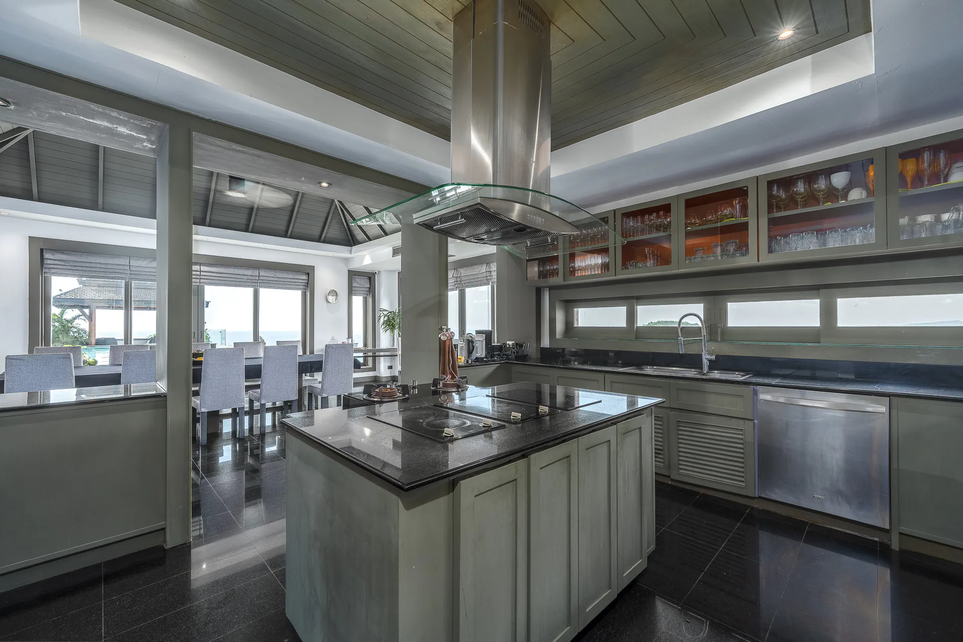 OUTSTANDING 10-BEDROOM POOL VILLA - Surin, Phuket, Thailand