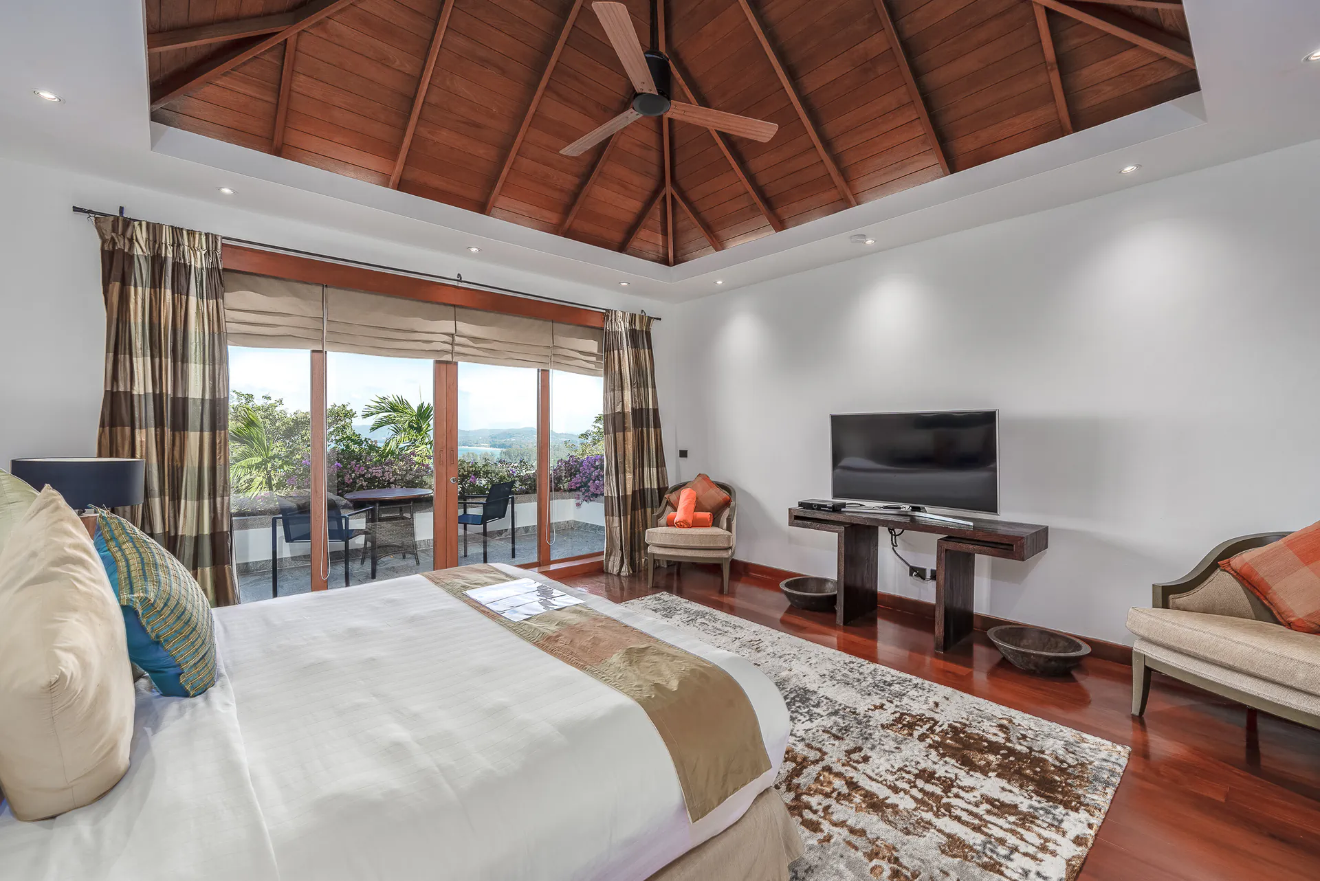 OUTSTANDING 10-BEDROOM POOL VILLA - Surin, Phuket, Thailand