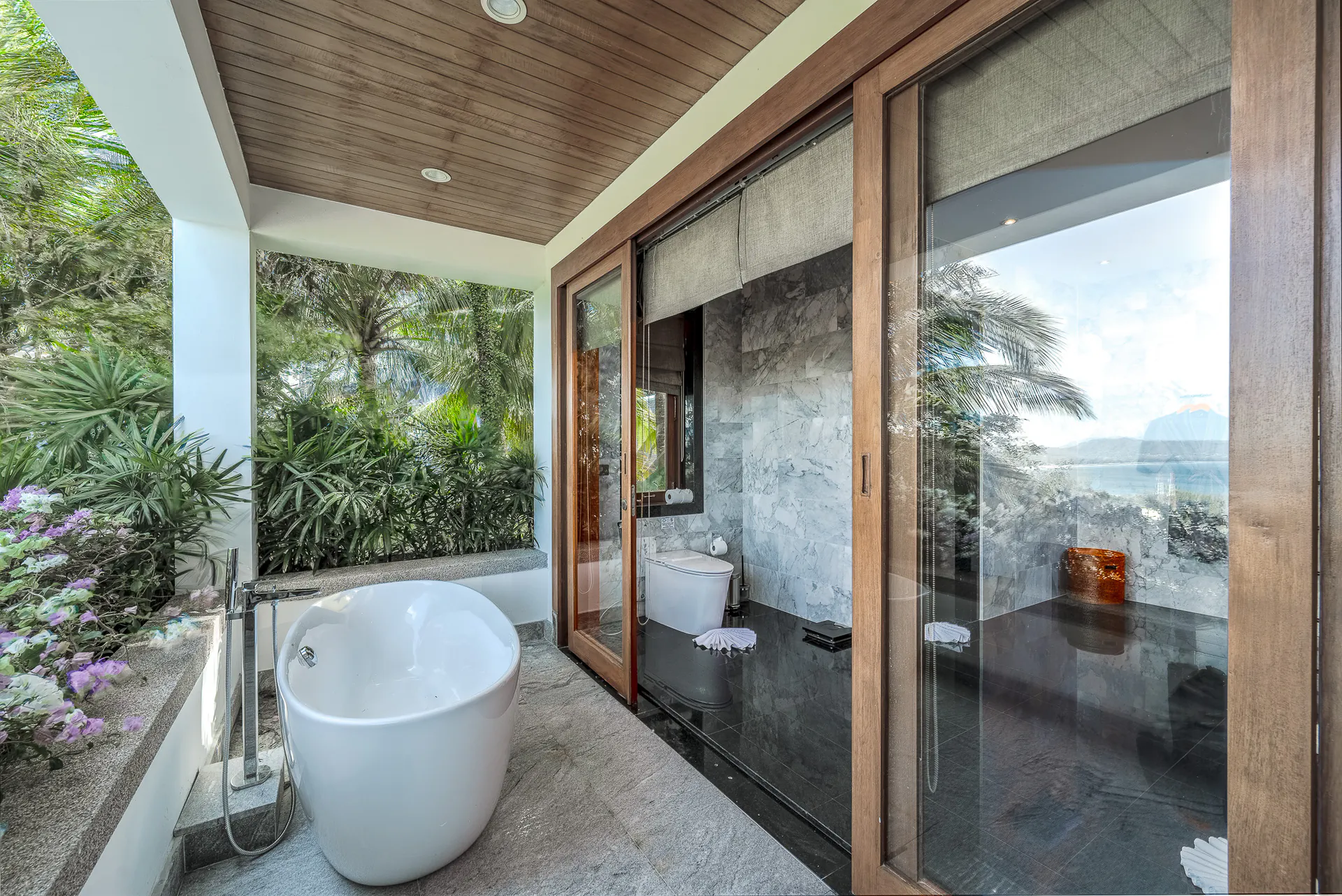 OUTSTANDING 10-BEDROOM POOL VILLA - Surin, Phuket, Thailand