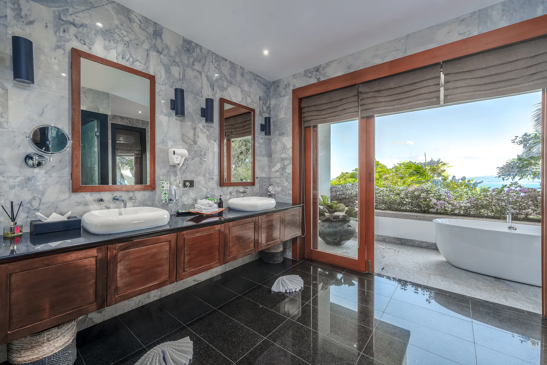 OUTSTANDING 10-BEDROOM POOL VILLA - Surin, Phuket, Thailand