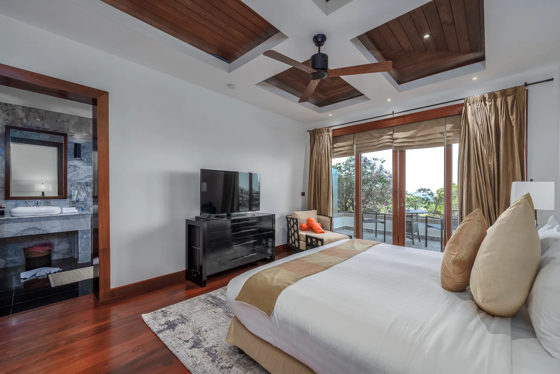 OUTSTANDING 10-BEDROOM POOL VILLA - Surin, Phuket, Thailand