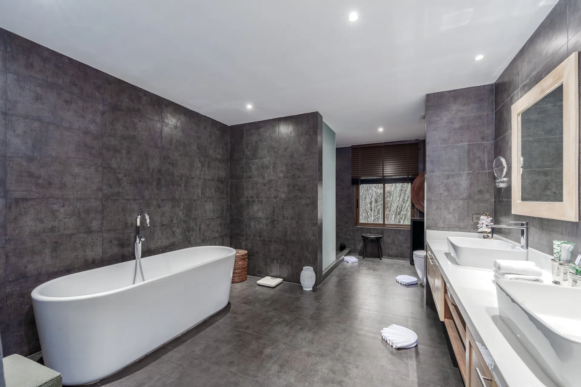 OUTSTANDING 10-BEDROOM POOL VILLA - Surin, Phuket, Thailand