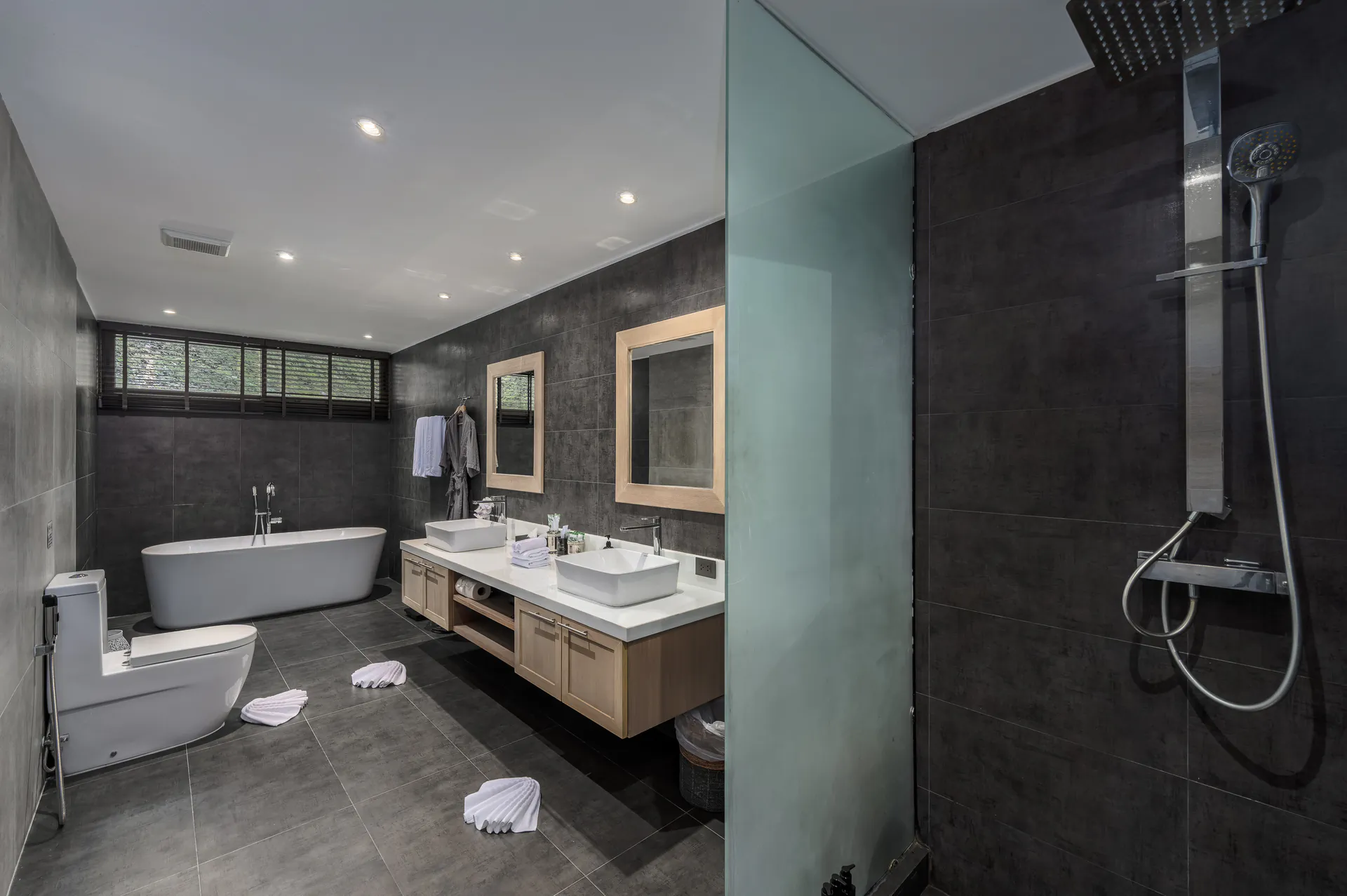 OUTSTANDING 10-BEDROOM POOL VILLA - Surin, Phuket, Thailand