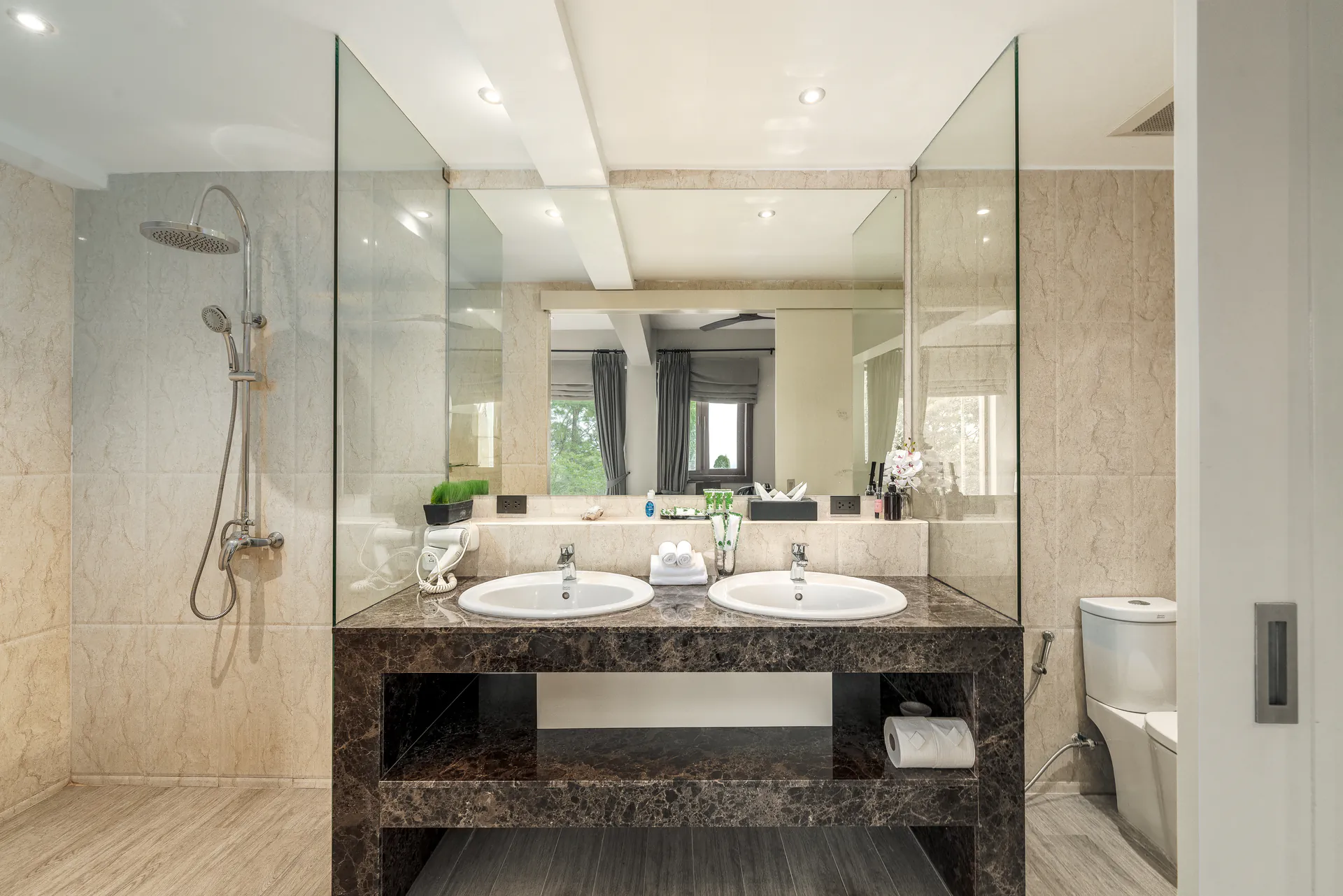 OUTSTANDING 10-BEDROOM POOL VILLA - Surin, Phuket, Thailand