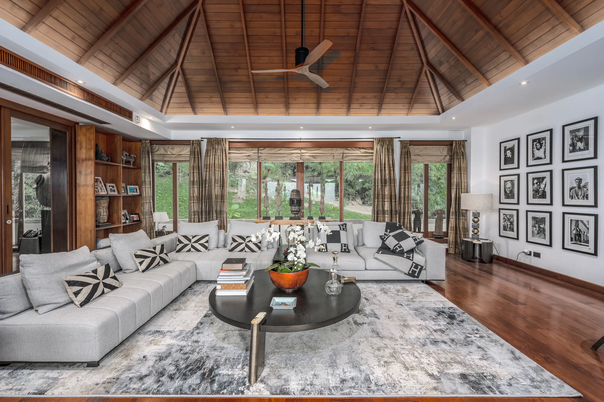 OUTSTANDING 10-BEDROOM POOL VILLA - Surin, Phuket, Thailand