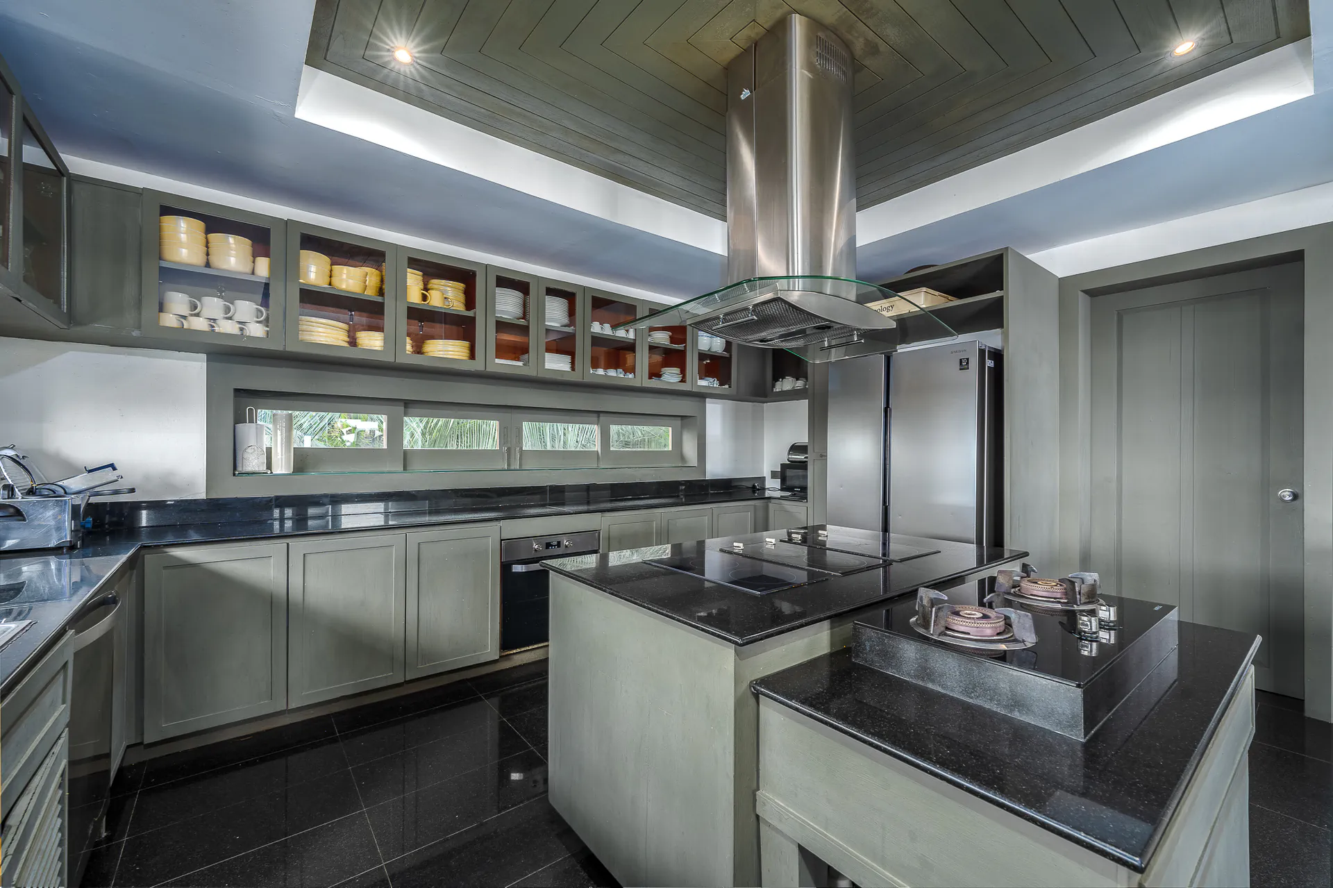 OUTSTANDING 10-BEDROOM POOL VILLA - Surin, Phuket, Thailand