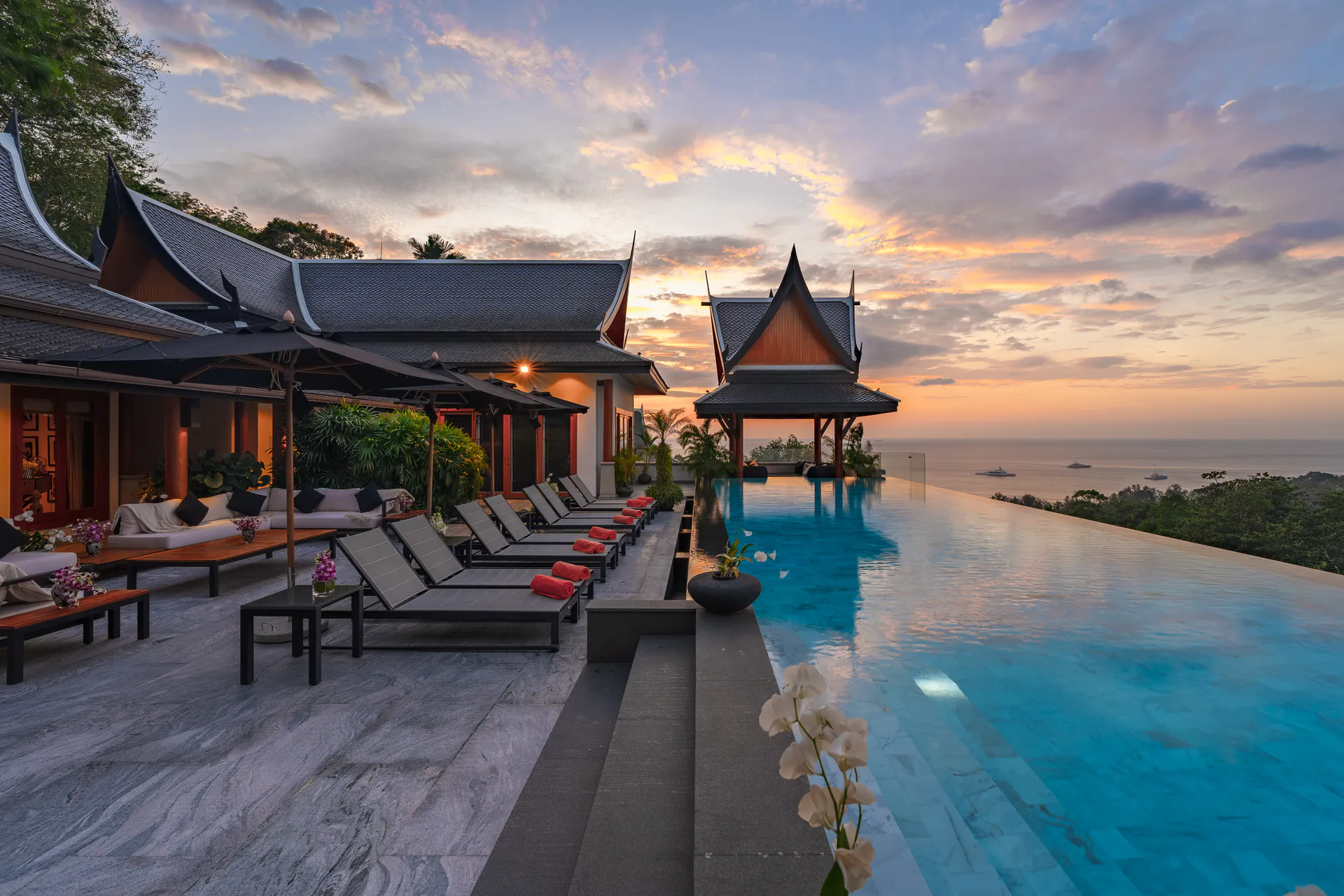 OUTSTANDING 10-BEDROOM POOL VILLA - Surin, Phuket, Thailand