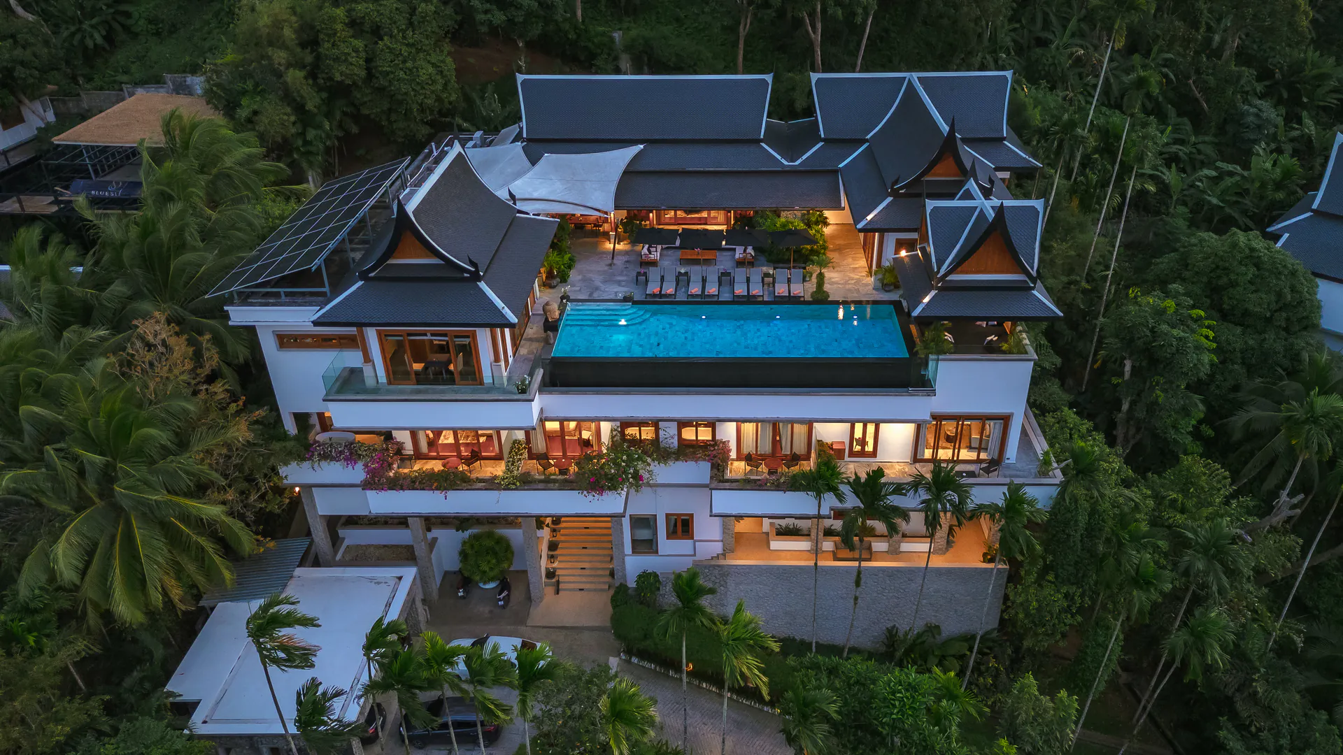 OUTSTANDING 10-BEDROOM POOL VILLA - Surin, Phuket, Thailand