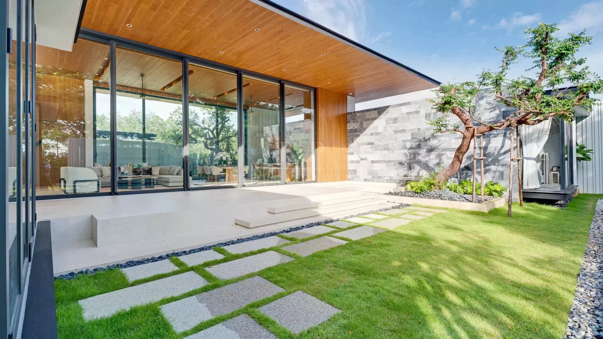 4 BEDROOM CHOENG THALE - Cherngtalay, Phuket, Thailand