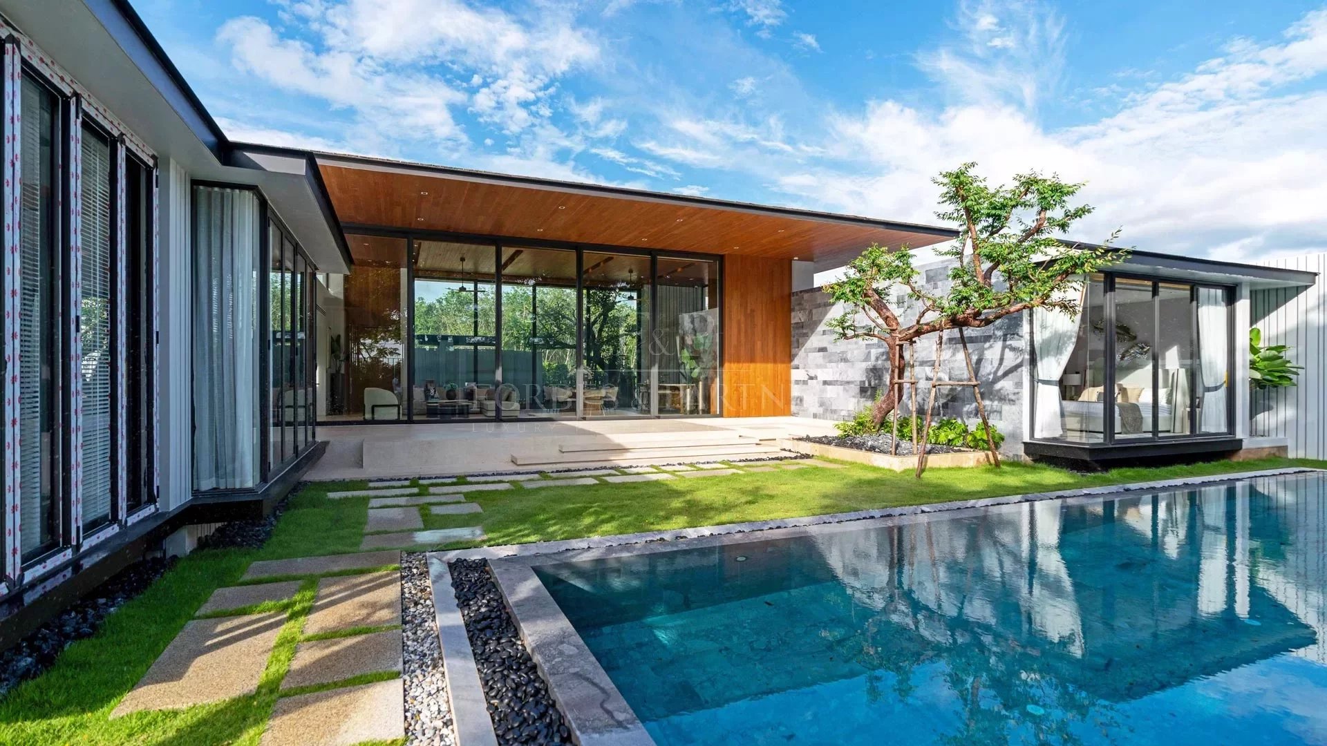 4 BEDROOM CHOENG THALE - Cherngtalay, Phuket, Thailand
